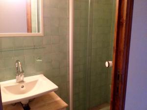 Salle de bains dans l'établissement Gîte et chambres d'hôtes "La Tourtette" 12 pers