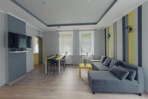 a living room with a couch and a table at Apartament Grosik in Duszniki Zdrój