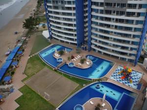 朵索巴的住宿－Departamento Frente al Mar Diamond Beach，享有度假胜地的空中景致,设有2个游泳池