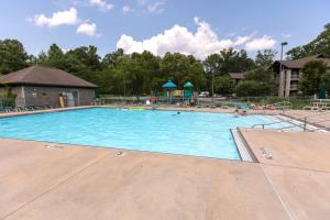 Het zwembad bij of vlak bij Dale Hollow Lake State Resort Park
