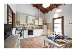 Kuchyň nebo kuchyňský kout v ubytování Il Borgo di Tresana Casa Marina