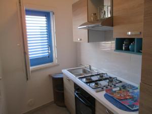 A kitchen or kitchenette at Azzurro Cielo Még 7 kép