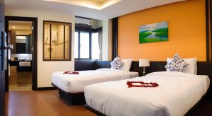 Giường trong phòng chung tại Tara Place Hotel Bangkok