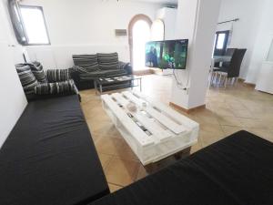 Una televisión o centro de entretenimiento en Casa con encanto en Altea