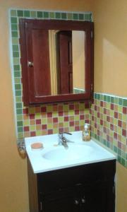 Phòng tắm tại Seawind Cottage- Traditional St.Lucian Style