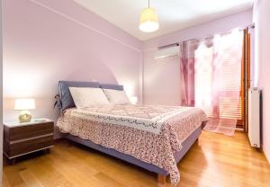 A bed or beds in a room at Leo - Unique Glyfada Apartment