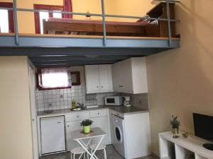 Imagen de la galería de Ermoupoli, Syros City Apartments, en Ermoupoli