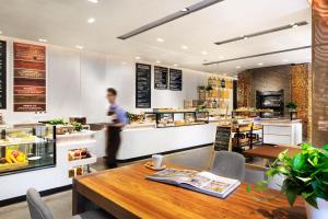 北京东直门雅辰悦居酒店餐厅或其他用餐的地方