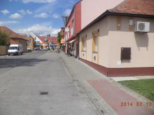 The surrounding neighborhood or a neighborhood close to a vendégházakat