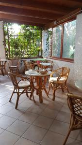 Restoran või mõni muu söögikoht majutusasutuses Sa Colonia Chia