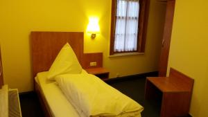 Cama ou camas em um quarto em Hotel Thüringer Hof