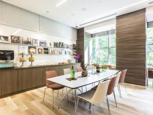 a dining room with a white table and chairs at KOKO HOTEL Hakata Shinkansenguchi in Fukuoka