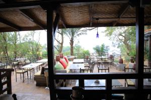 Restoran või mõni muu söögikoht majutusasutuses Kampala Forest Resort - KFR Lodge