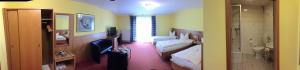 a hotel room with a bedroom with two beds and a shower at Hotel Kasserolle in Siegburg