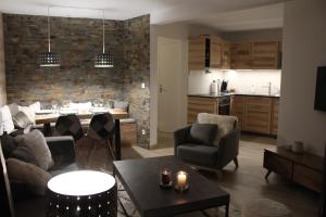 a living room with a kitchen and a dining room at La Chamoisiere Montgenevre in Montgenèvre