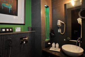 Koupelna v ubytování Hues Boutique Hotel
