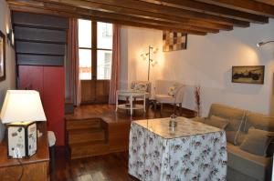 a living room with a couch and a table at Apartamentos Nuncio Viejo in Toledo