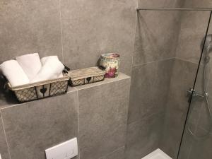 Koupelna v ubytování Street Flat + 8 fotografií