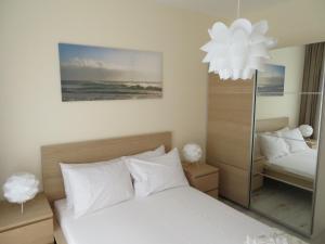 Katil atau katil-katil dalam bilik di Апартаменти Варна Саут на плажа - Varna South Apartments on the beach