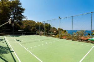 a tennis court with the ocean in the background at Villa Goga in Vela Luka