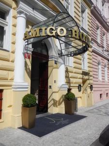 uma entrada do hotel com uma placa que lê allegroflow em Amigo City Centre em Praga
