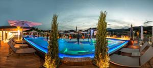 Bazén v ubytování ABINEA Dolomiti Romantic SPA nebo v jeho okolí