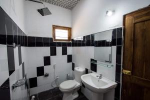 Koupelna v ubytování Wilpattu Holiday Home + 37 fotografií