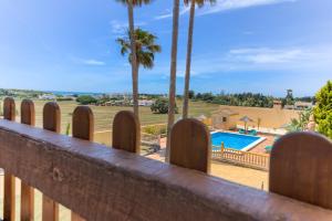 Basen w obiekcie Apartamentos Villafaro Conil lub w pobliżu