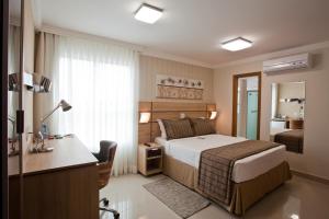 Cama ou camas em um quarto em BH Jaraguá Hotel