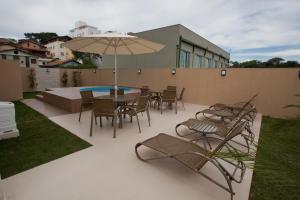 A piscina localizada em BH Jaraguá Hotel ou nos arredores
