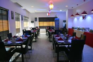 Restaurace v ubytování De Santos Hotel