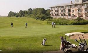 Kemudahan golf di hotel atau berdekatan