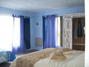 Una cama o camas en una habitación de Hosteria Aura Azul (ex Ser Azul)