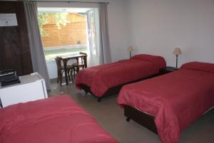 Ein Bett oder Betten in einem Zimmer der Unterkunft El Puente Aparts