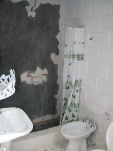 Un baño de Hosteria Aura Azul (ex Ser Azul) 13 fotos más