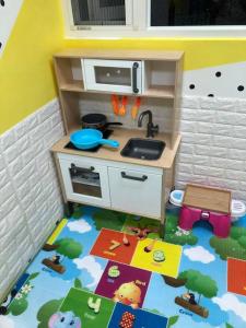 a toy kitchen with a sink and a stove at Lu Home Art in Taitung City