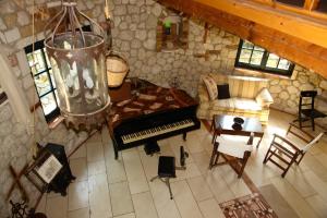 Gallery image of Musician's Round House & Castello in Vátos