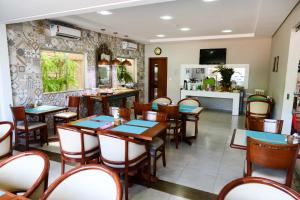 A restaurant or other place to eat at Ecos Conforto