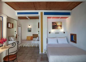 Cama ou camas em um quarto em Polikandia Hotel