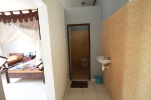 Koupelna v ubytování Rambo Homestay + 31 fotografií