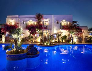A piscina localizada em Polikandia Hotel ou nos arredores