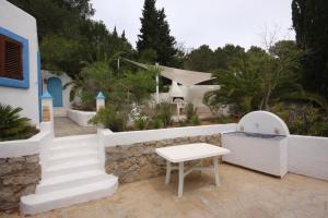 A garden outside Can Alinda