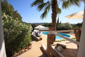 The swimming pool at or close to Can Alinda