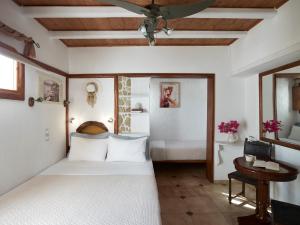 Cama ou camas em um quarto em Polikandia Hotel