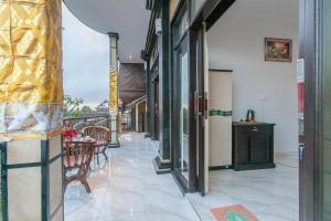 a balcony with a table and chairs in a building at Yoga's House in Ubud