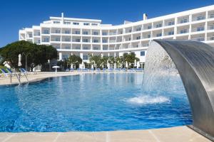 
a swimming pool with a large fountain in the middle of it at MH Atlantico in Peniche
