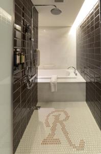Koupelna v ubytování Golden Tulip RS Boutique Hotel-Tainan + 37 fotografií