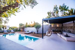 A piscina localizada em My Mykonos Hotel ou nos arredores