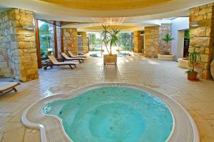 Bazén v ubytovaní Hotel Ta' Cenc & Spa alebo v jeho blízkosti
