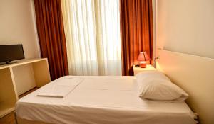 Rúm í herbergi á Hotel Argenti